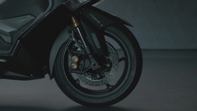 Video Reference: Tire, Automotive tire, Wheel, Vehicle, Automotive design, Motor vehicle, Auto part, Rim, Alloy wheel, Automotive wheel system