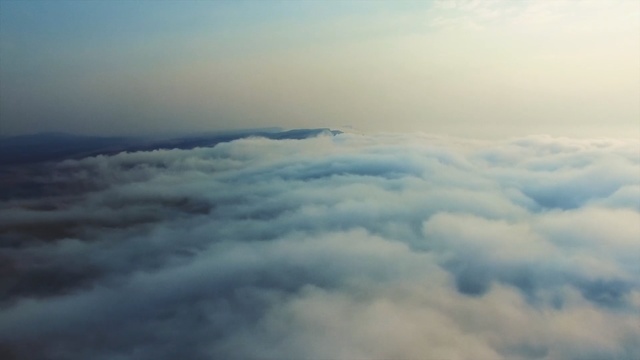 Video Reference: Sky, Cloud, Atmosphere, Daytime, Atmospheric phenomenon, Horizon, Cumulus, Sea, Meteorological phenomenon, Calm