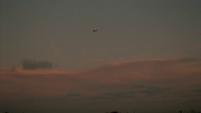 Video Reference: Sky, Atmospheric phenomenon, Atmosphere, Evening, Cloud, Morning, Horizon, Dusk, Sunset, Dawn