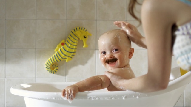 Video Reference: Bathing, Bathtub, Baby bathing, Product, Child, Baby, Toddler, Room, Baby Products