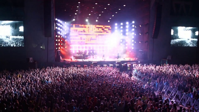 Video Reference: Performance, Entertainment, Concert, Crowd, Stage, Performing arts, Rock concert, Audience, Event, Public event