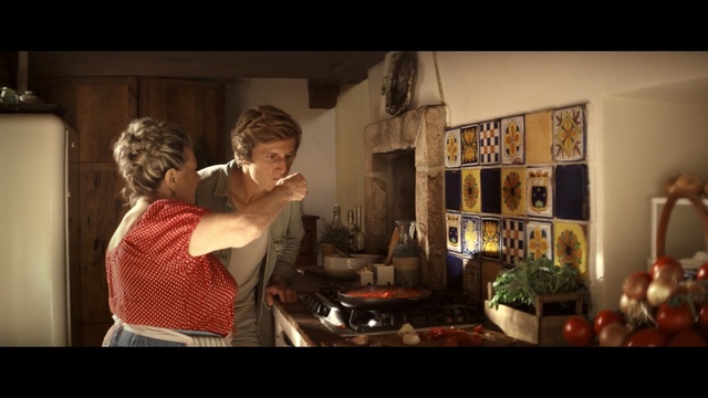 Video Reference: Photograph, Snapshot, Photography, Fun, Room, Conversation, Window, Living room, Interior design, Screenshot