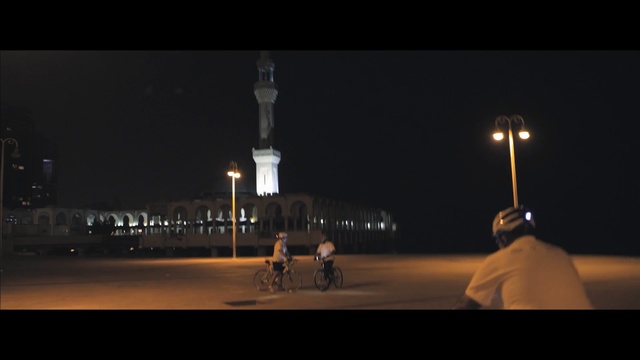 Video Reference: night, landmark, darkness, atmosphere, light, sky, street light, lighting, evening, light fixture