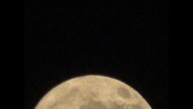 Video Reference: Moon, Black, Atmosphere, Celestial event, Full moon, Atmospheric phenomenon, Darkness, Astronomical object, Light, Moonlight