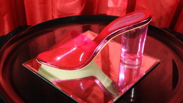 Video Reference: red, light, automotive lighting, automotive design, automotive exterior, motor vehicle, magenta