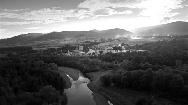 Video Reference: White, Sky, Nature, Black, Black-and-white, Monochrome photography, Highland, Mountainous landforms, Cloud, Hill