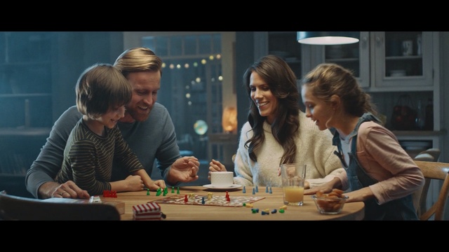 Video Reference: Conversation, Fun, Interaction, Human, Adaptation, Games, Animation, Screenshot, Scene, family, father, mother, kids, daughter, son, Person