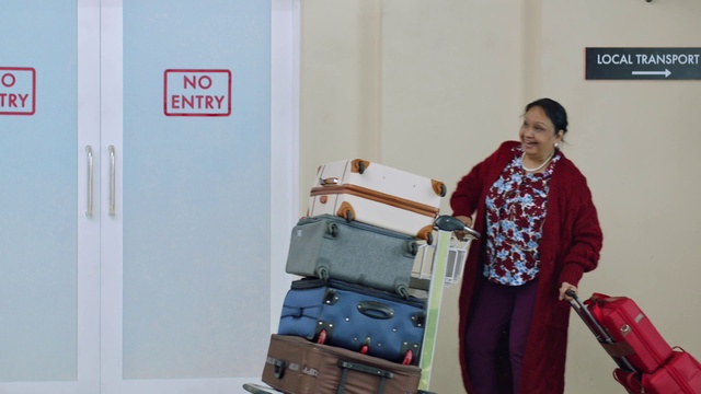 Video Reference: Product, Baggage, Room, Hand luggage, Suitcase, Luggage and bags