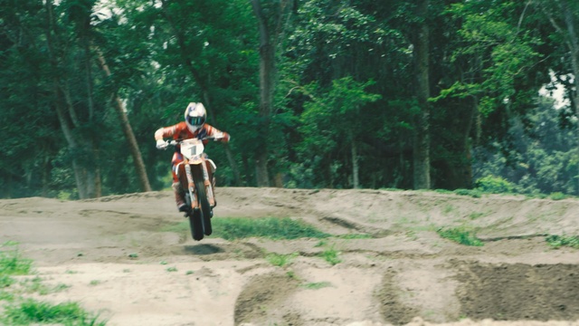 Video Reference: cycle sport, path, tree, soil, mountain biking, freeride, trail, motocross, motorsport, downhill mountain biking, Person