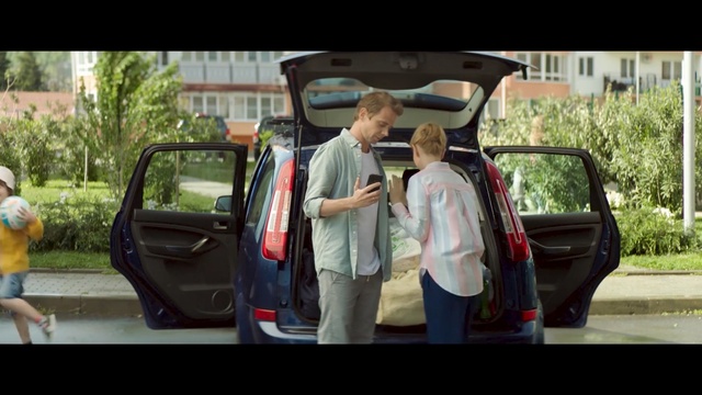 Video Reference: Mode of transport, Vehicle, Vehicle door, Car, Automotive exterior, Transport, Automotive mirror, Automotive design, Rear-view mirror