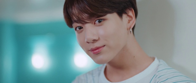 Video Reference: Face, Hair, Forehead, Chin, Hairstyle, Eyebrow, Cheek, Jaw, Skin, Nose