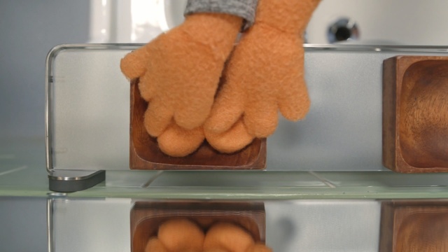 Video Reference: finger, flooring, baking, kitchen appliance