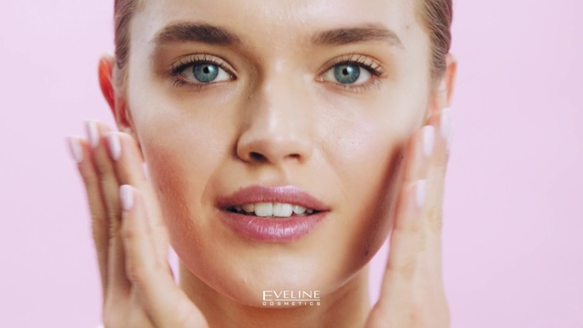 Video Reference: Face, Eyebrow, Skin, Hair, Cheek, Lip, Nose, Chin, Forehead, Facial expression