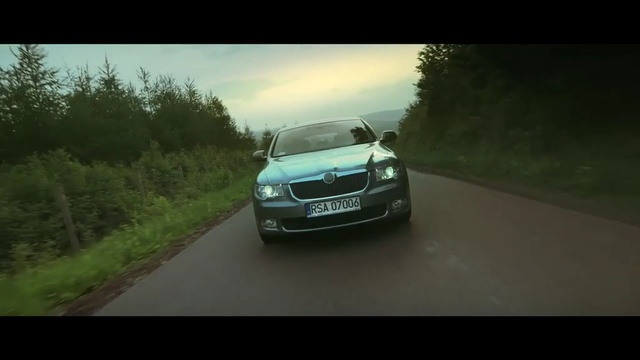 Video Reference: Land vehicle, Vehicle, Car, Luxury vehicle, Mid-size car, Executive car, Automotive design, Full-size car