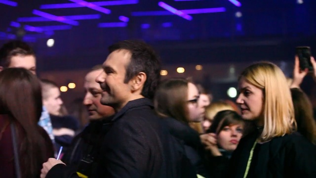 Video Reference: audience, crowd, event, interaction, product, nightclub, fun, disco, party, bar, Person