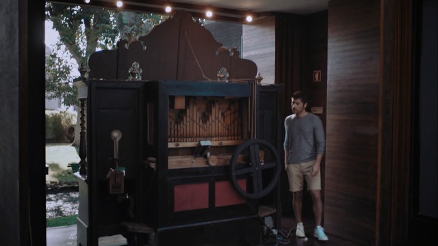 Video Reference: Technology, Electronic device, Keyboard, Furniture, Organ, Person