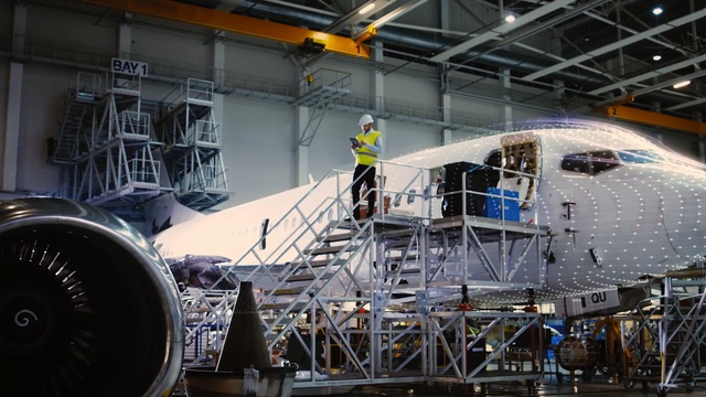 Video Reference: Aerospace engineering, Industry, Engineering, Airplane, Vehicle, Hangar, Aircraft, Airliner, Factory, Aviation