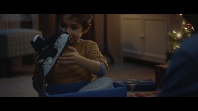 Video Reference: Sitting, Arm, Snapshot, Leg, Human, Fun, Screenshot, Photography, Human body, Footwear