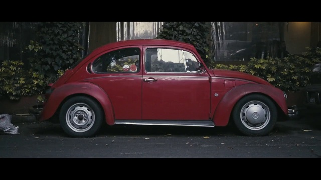Video Reference: Land vehicle, Vehicle, Car, Motor vehicle, Alloy wheel, Coupé, Classic car, Vehicle door, Classic, Rim