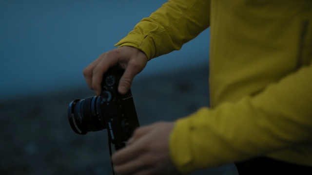 Video Reference: Photograph, Cameras & optics, Hand, Photography, Camera accessory, Camera lens, Reflex camera, Lens, Camera, Single-lens reflex camera