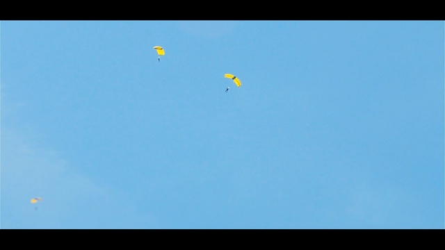 Video Reference: sky, air sports, paragliding, daytime, parachuting, atmosphere, parachute, windsports, cloud, line