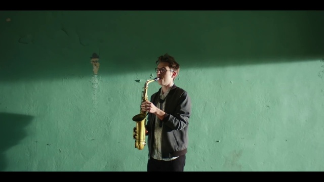Video Reference: Musician, Musical instrument, Saxophone, Flash photography, Music, Music artist, Reed instrument, Saxophonist, Entertainment, Wind instrument
