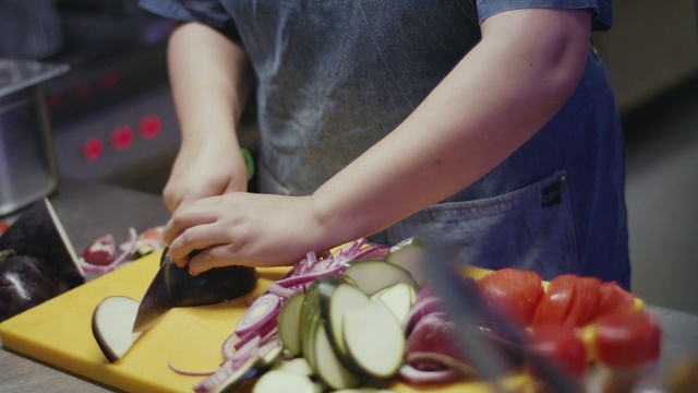 Video Reference: Food, Arm, Hand, Finger, Leg, Fruit, Junk food, Plant, Cuisine, Vegetable