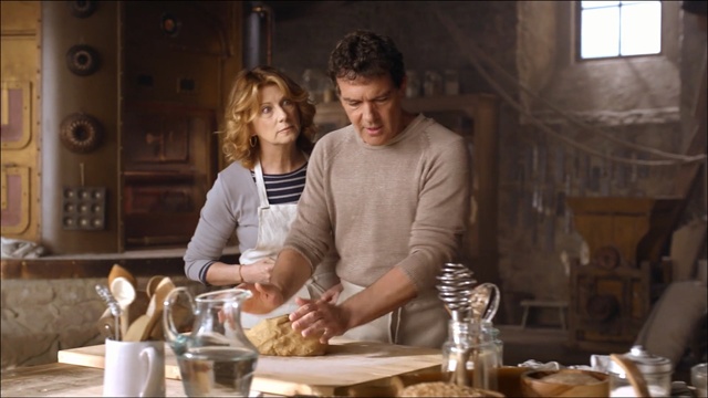 Video Reference: food, cuisine, dish, cook, brunch, eating, meal, Person