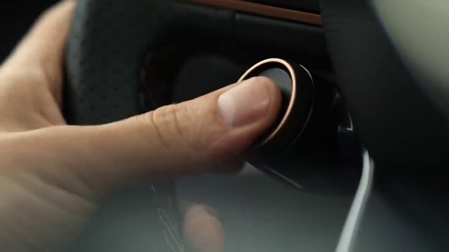 Video Reference: Automotive lighting, Camera lens, Gesture, Finger, Automotive mirror, Communication Device, Automotive exterior, Vehicle door, Automotive design, Personal luxury car