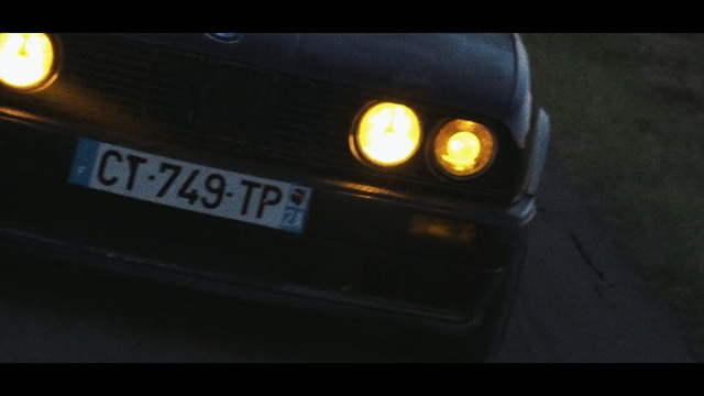 Video Reference: Land vehicle, Car, Vehicle, Automotive lighting, Headlamp, Light, Automotive exterior, Auto part, Automotive design, Personal luxury car