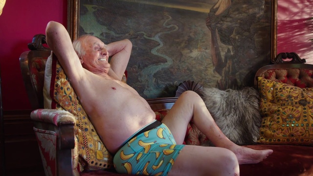 Video Reference: Leg, Thigh, Human body, Flesh, Long hair, Sitting, Black hair, Human leg, Photography, Finger