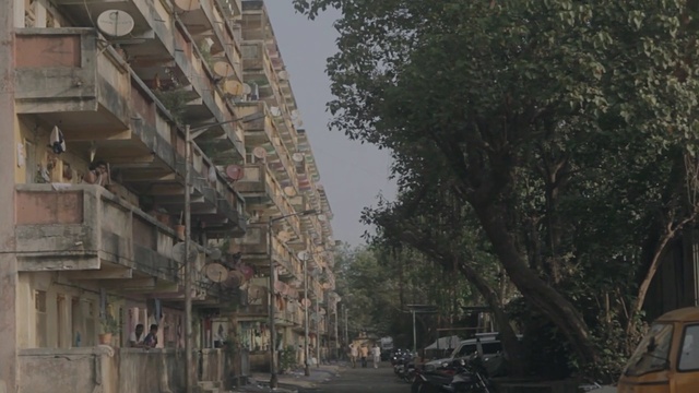 Video Reference: Atmospheric phenomenon, Neighbourhood, Metropolitan area, Town, Residential area, Human settlement, Urban area, Metropolis, Architecture, Building