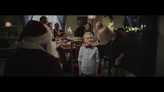 Video Reference: Photograph, Social group, Snapshot, Fun, Conversation, Human, Event, Interaction, Photography, Restaurant