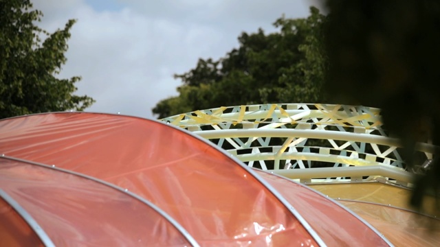 Video Reference: Vehicle, Automotive exterior, Car, Architecture, Plant, Classic, Leisure, Vintage car, Wheel