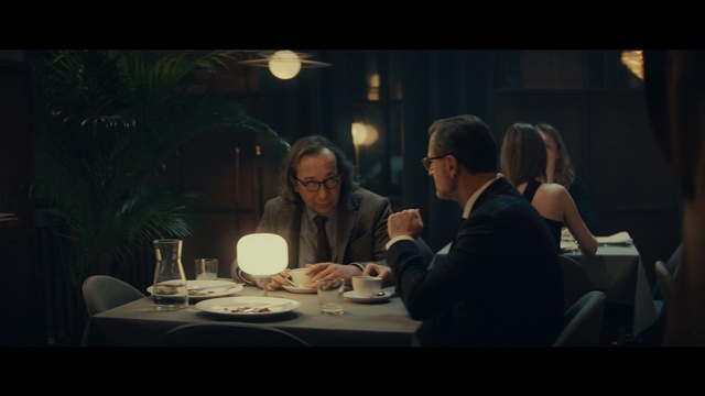 Video Reference: Conversation, Snapshot, Fun, Human, Interaction, Scene, Screenshot, Photography, Adaptation, Restaurant, Person