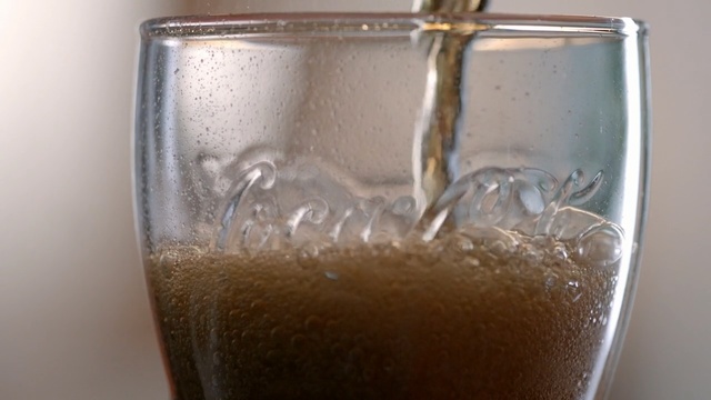 Video Reference: drink, glass, pint glass, pint us