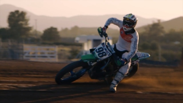 Video Reference: Sports, Racing, Motorsport, Motorcycle racer, Motorcycling, Motorcycle, Motocross, Motorcycle racing, Vehicle, Track racing