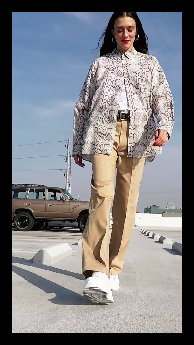 Video Reference: Clothing, Street fashion, Fashion model, Fashion, Snapshot, Beige, Outerwear, Coat, Footwear, Leg