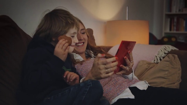 Video Reference: Facial expression, Fun, Interaction, Smile, Human, Room, Reading, Sitting, Conversation, Hand