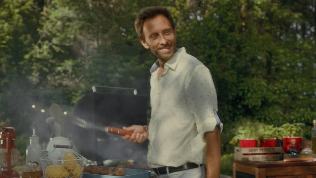 Video Reference: Barbecue, Outdoor grill, Barbecue grill, Cooking, Grilling, Food, Street food, Churrasco food, Cuisine, Kitchen appliance, Person