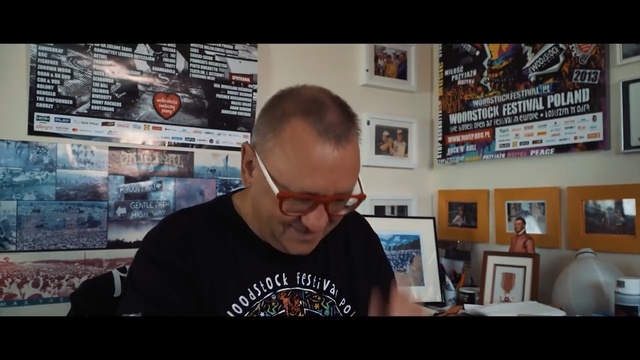 Video Reference: Hair, Facial hair, Hairstyle, Eyewear, Beard, Arm, Chin, Glasses, Forehead, Cool