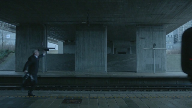 Video Reference: Black, Light, Wall, Architecture, Snapshot, Pc game, Darkness, Standing, Floor, Atmosphere