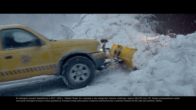 Video Reference: Land vehicle, Vehicle, Car, Automotive tire, Snow, Off-roading, Automotive exterior, Tire, Automotive wheel system, Fender