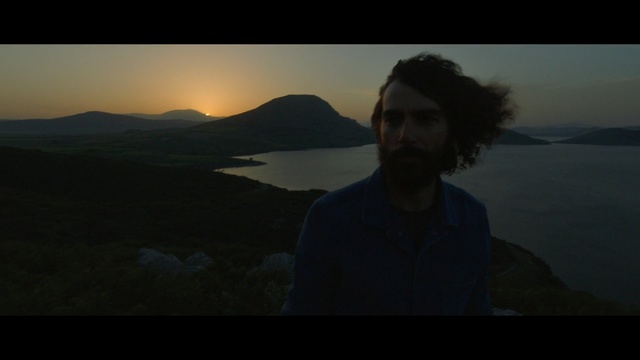 Video Reference: Photograph, Nature, Sky, Horizon, Atmospheric phenomenon, Morning, Screenshot, Human, Photography, Ecoregion, Person