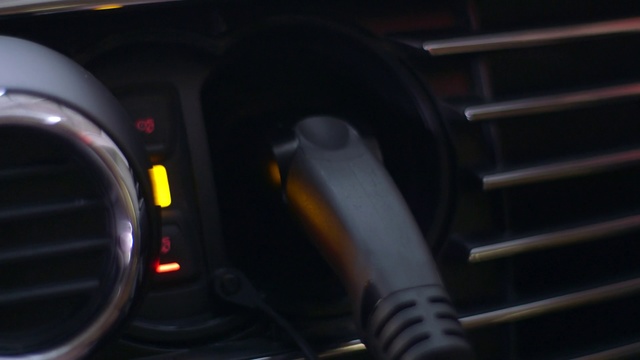 Video Reference: Vehicle, Car, Auto part, Automotive lighting, Automotive design, Wheel, Subcompact car, Steering wheel