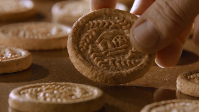Video Reference: cookies and crackers, cookie, baked goods, biscuit, snack, food, finger food, baking