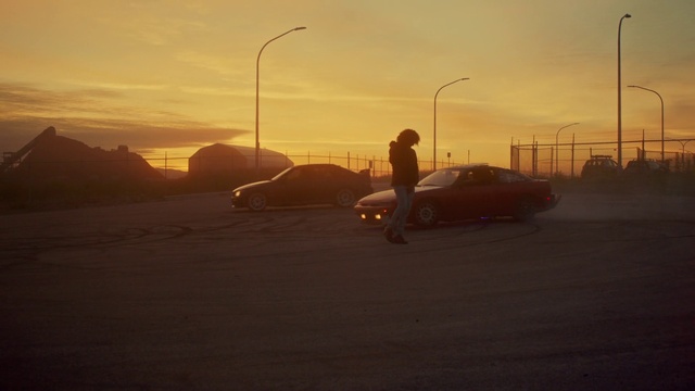 Video Reference: Cloud, Sky, Tire, Car, Street light, Vehicle, Automotive lighting, Automotive tire, Motor vehicle, Automotive design