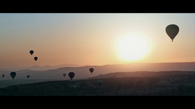 Video Reference: Hot air ballooning, Hot air balloon, Sky, Balloon, Morning, Atmosphere, Atmospheric phenomenon, Cloud, Horizon, Vehicle