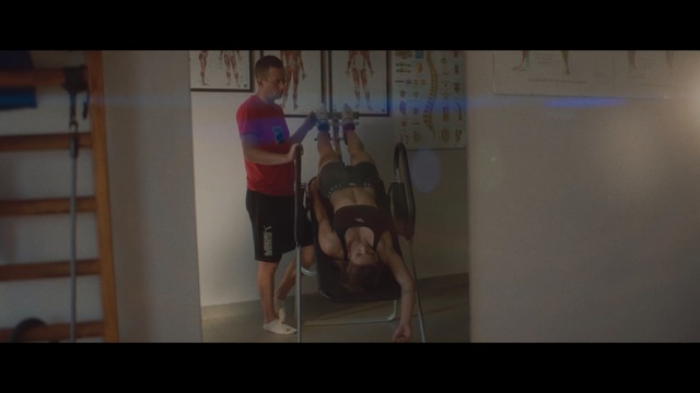 Video Reference: Shoulder, Arm, Joint, Standing, Snapshot, Leg, Human body, Room, Fun, Human leg