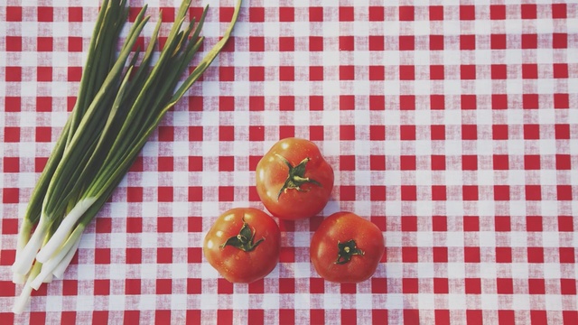 Video Reference: vegetable, fruit, tomato, produce, food, Person